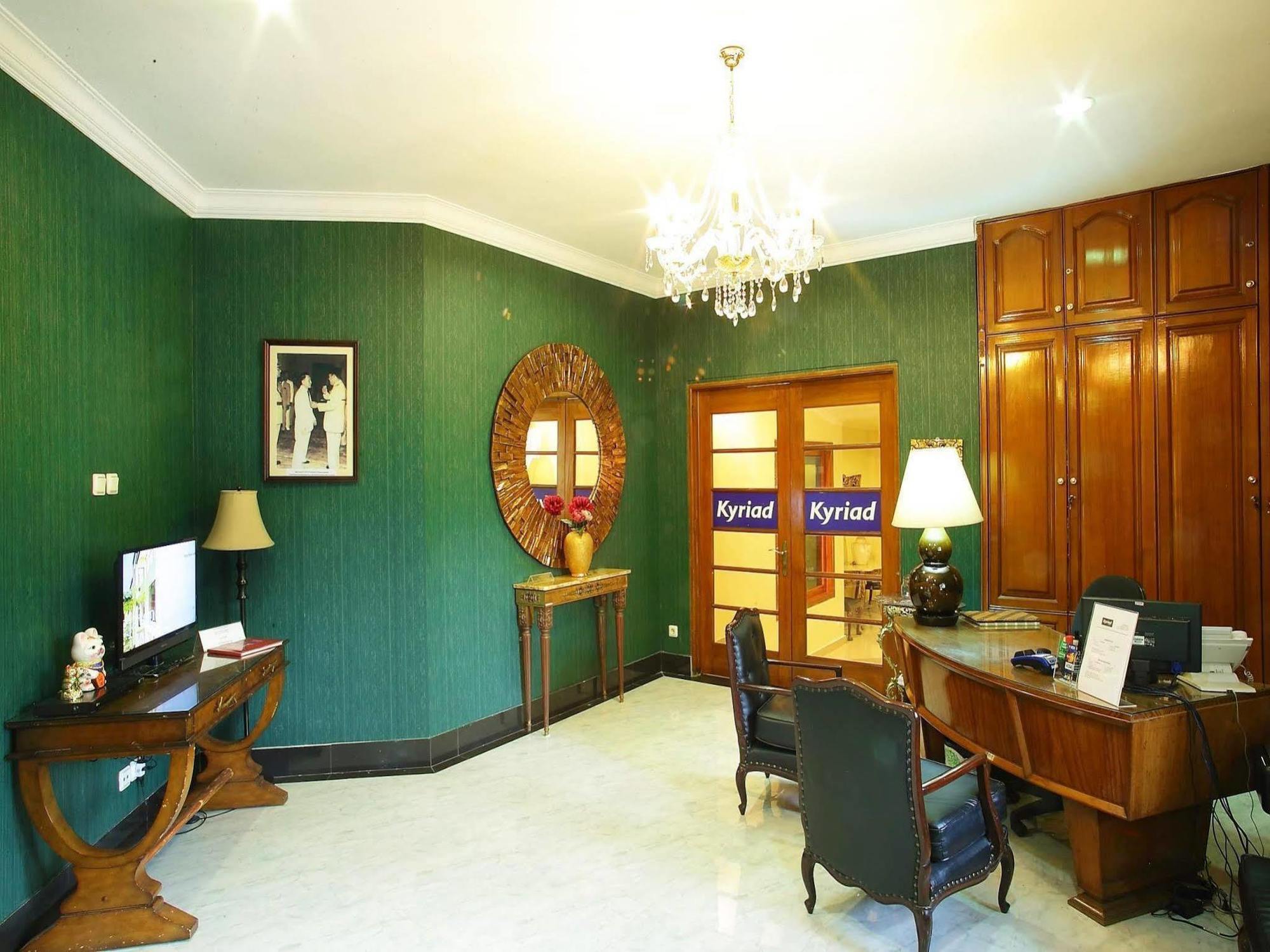 Arimbi Pejaten Suites Jakarta Luaran gambar
